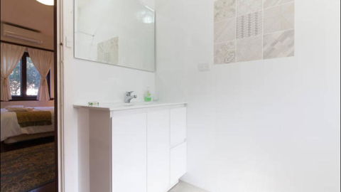 B4 Apartment Close To City, UWA, Nedlands & Swan River - Accommodation Gold Coast 3