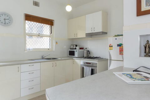 B6 Close To UWA, Swan River, Cafes & The New Childrens Hospital - Accommodation Gold Coast 3