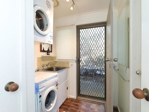 Back Beach Hideaway - Accommodation Gold Coast 2