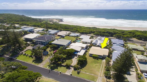Bailey's Beach House - Gold Coast 4U 0