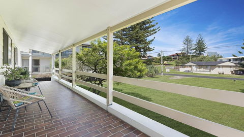 Bailey's Beach House - Gold Coast 4U 2