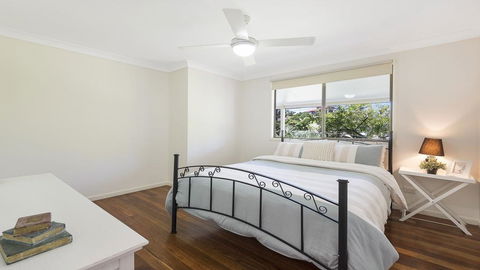 Bailey's Beach House - Gold Coast 4U 1