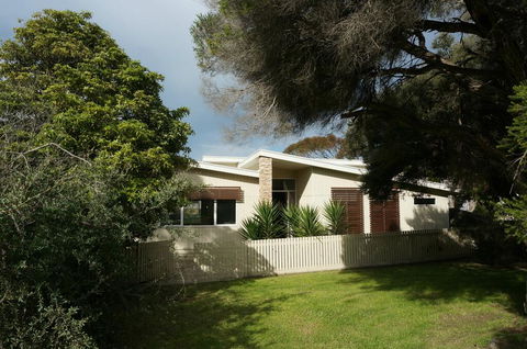 Baillieu Breeze - Gold Coast 4U 1