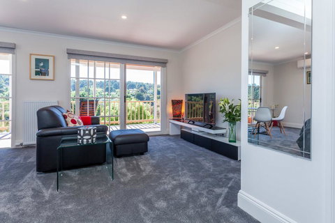 Balconies Lakeside - Accommodation Gold Coast 2