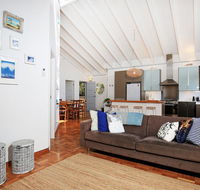 Balena  Culburra - Pet Friendly - 1 Min Walk to Beach - Accommodation Gold Coast