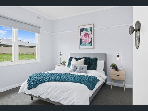 BALLARAT CLOSE 2 CBD + HOSPITAL+3BR HOME+NETFLIX + WiFi + Gift - Gold Coast 4U 1