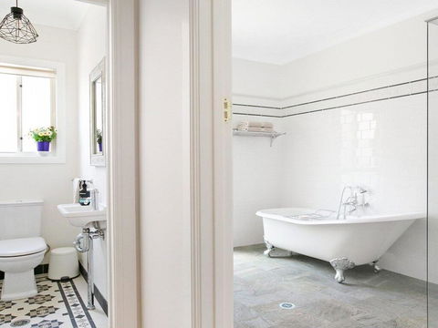 Ballogie Lodge - A Quality, Timeless Retreat - Gold Coast 4U 1
