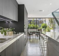 Balmain Bombshell Executive  Family Retreat - Accommodation Gold Coast