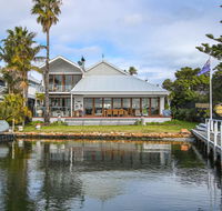 Bancroft Bay Frontage - Accommodation Gold Coast