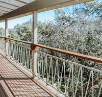 Banksia Beach House - Gold Coast 4U
