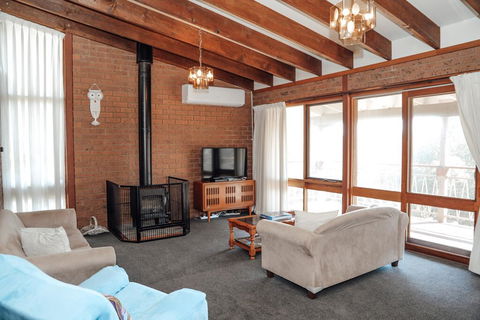 Banksia Beach House - Gold Coast 4U 1