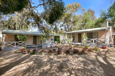 Barossa Country Cottages - Gold Coast 4U 1