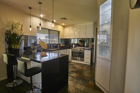 Barossa Elegance - Gold Coast 4U 3