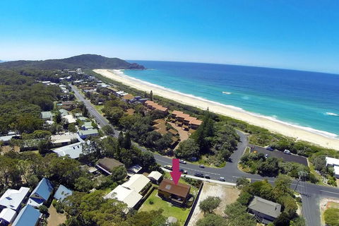 BARRELS AT BOOMERANG - Accommodation Gold Coast 0