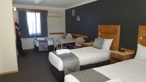 Bathurst Gold Panner - Accommodation Gold Coast 2