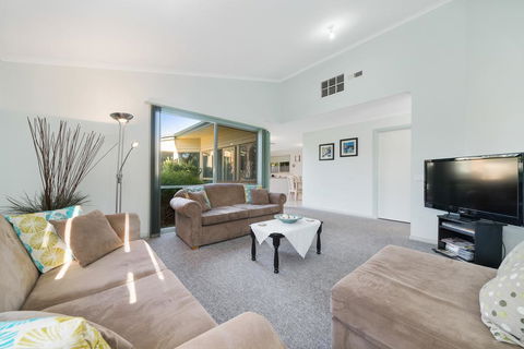 Bay Beach Beauty - Gold Coast 4U 3