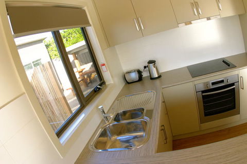 Bay Of Islands Apartments - Accommodation Gold Coast 3