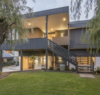 Bay View Retreat - Stunning Ocean Views and 300 metres To Beach - Gold Coast 4U