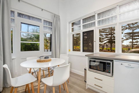 Bayview Apartments - Accommodation Gold Coast 2