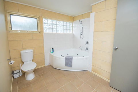 Bayview No 1 - Next To The Beach! - Gold Coast 4U 2