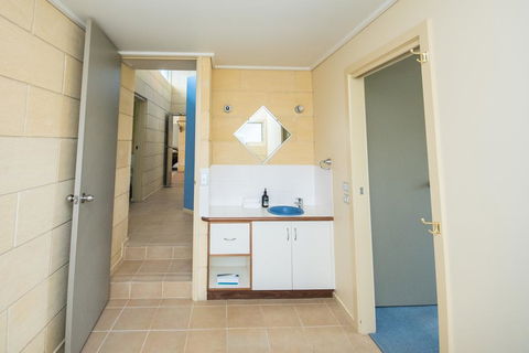 Bayview No 1 - Next To The Beach! - Gold Coast 4U 3