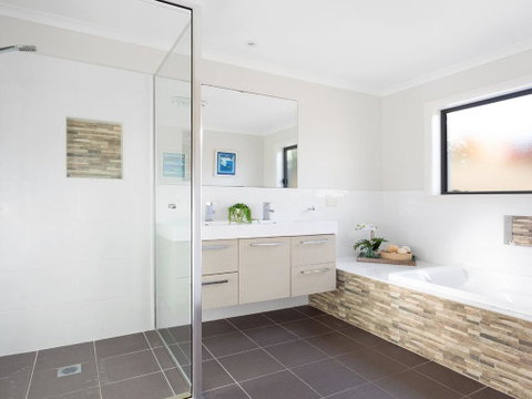 Beach 'Shac' On Parkway - Accommodation Gold Coast 2