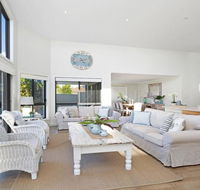 Beach 'Shac' on Parkway - Gold Coast 4U