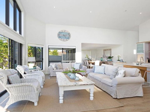 Beach 'Shac' On Parkway - Accommodation Gold Coast 0