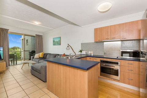 BEACH BLISS LUXURIOUS APARTMENT With POOL - Gold Coast 4U 1