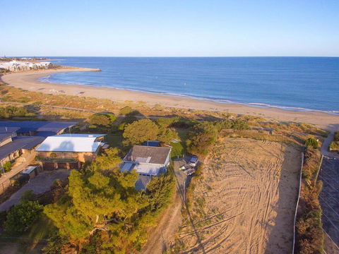 Beach Cottage In The Heart Of Mandurah - Accommodation Gold Coast 1