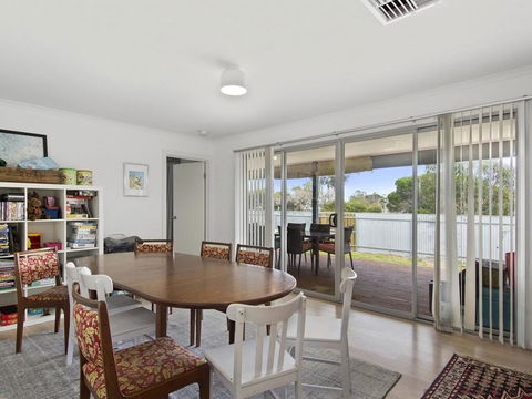 Beach Fun - 11 Broadbeach Drive - Gold Coast 4U 1
