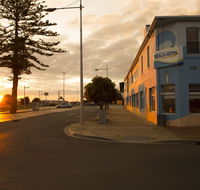 Beach Hotel - Accommodation Gold Coast