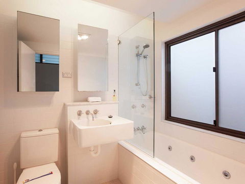 Beach House 7' 26 One Mile Close - Air Conditioned, Wifi, Foxtel, Linen - Gold Coast 4U 1