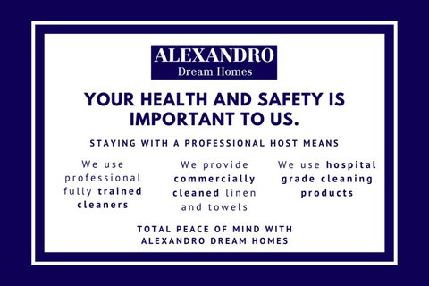 BEACH LOCATION STUDIO // CLOVELLY 1 - Accommodation Gold Coast 1