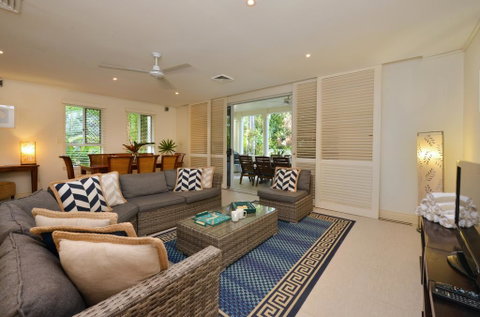 Beach Villa - 4 Plantation House - Accommodation Gold Coast 3