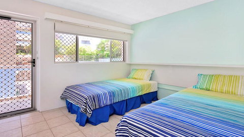 Beachcomber Unit 4,- Beachside Unit - - Accommodation Gold Coast 3