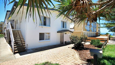Beachcomber Unit 4,- Beachside Unit - - Accommodation Gold Coast 0
