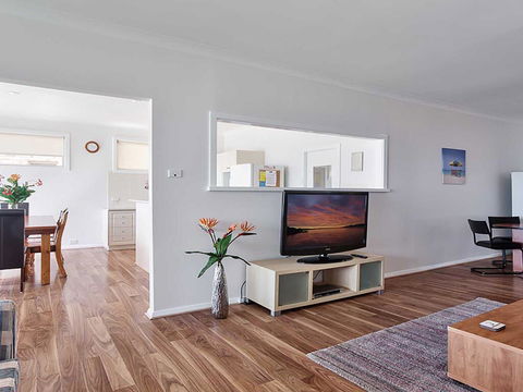 Beached Inn' 93 Foreshore Drive - Spacious Beach Front House - Accommodation Gold Coast 3