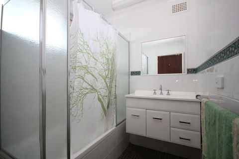 BEACHFRONT 3- 3/12 Bundella Ave LC - Gold Coast 4U 2