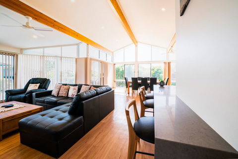 Beachfront Escape - Gold Coast 4U 2