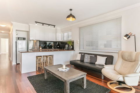 Beachfront On Golden Mile - Gold Coast 4U 3