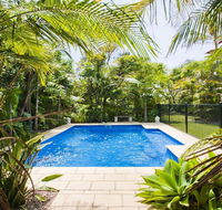 Beachfront Pool House - Absolute beachfront - Accommodation Gold Coast