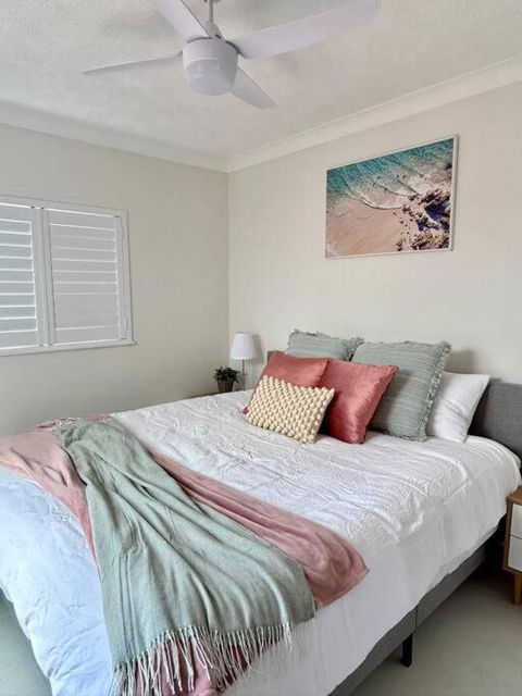 Renovated Beachside 1BR Apartment - Accommodation Gold Coast 1