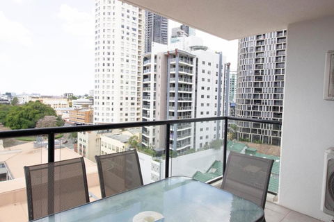 Republic Apartment - Gold Coast 4U 3