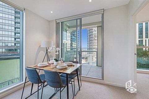 REST COLLECTION Apartments On Collins Docklands - Accommodation Gold Coast 3