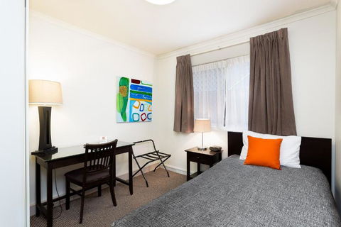Redcliffe Motor Inn - Gold Coast 4U 1