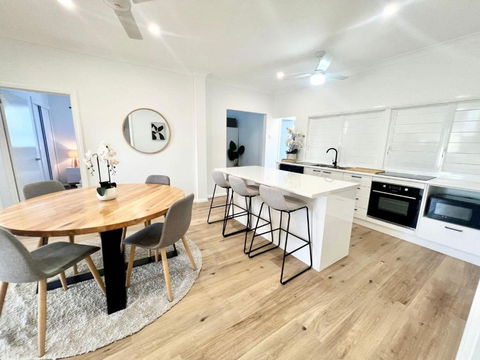 Renovated Queenslander - Upstairs 2km To Stadium - Accommodation Gold Coast 0