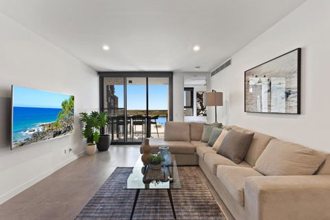 Riverfront 2-Bed With Pool, Sauna, Gym & Views - Gold Coast 4U 0