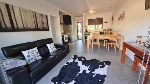 Red Ochre - Large Apartment With Private Courtyard - Gold Coast 4U 0