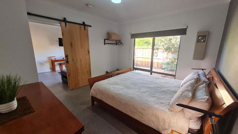Red Ochre - Large Apartment With Private Courtyard - Gold Coast 4U 2